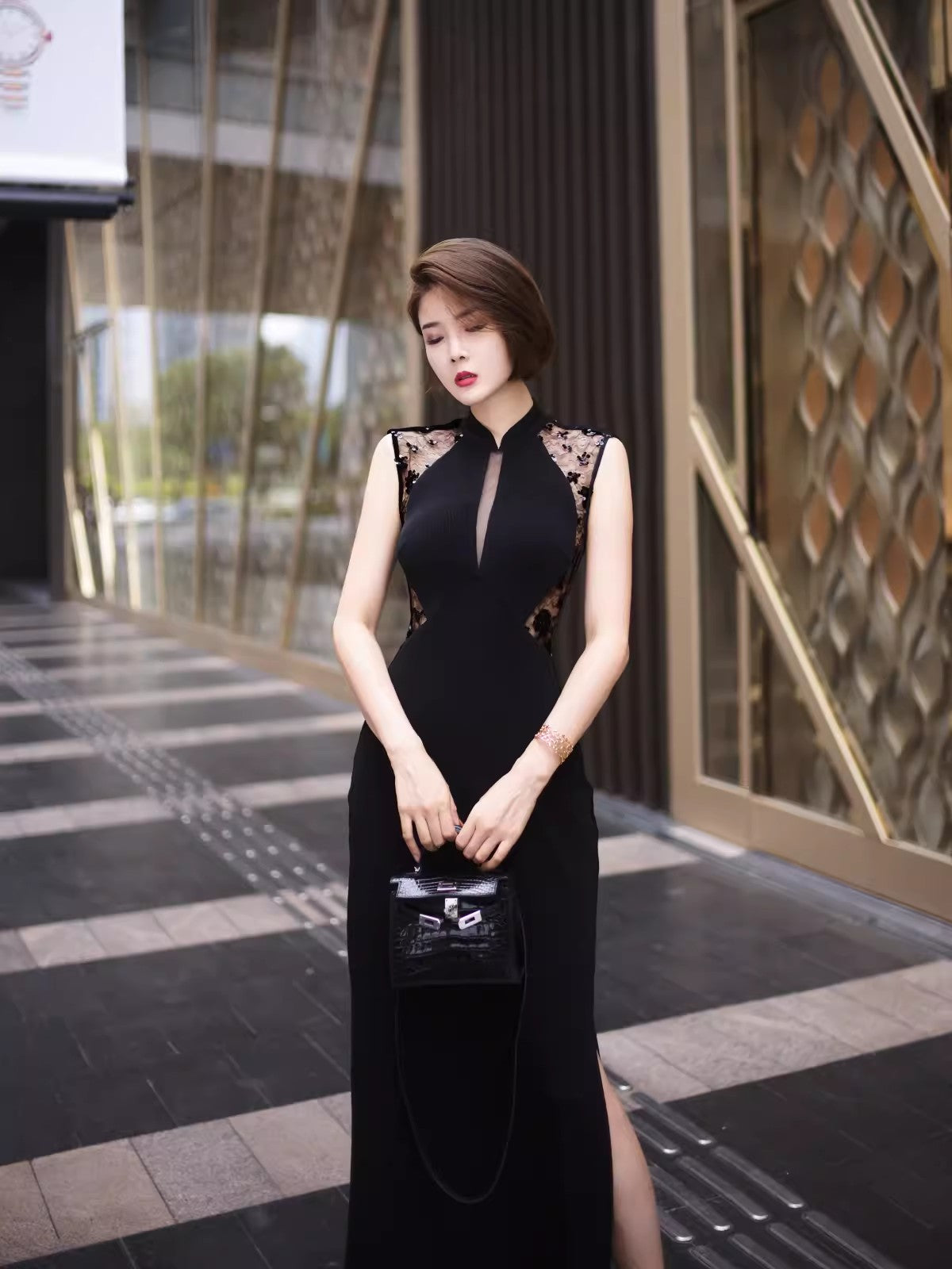 Black cheongsam dress. Lace dress. Sleeveless evening gown. Chinese
