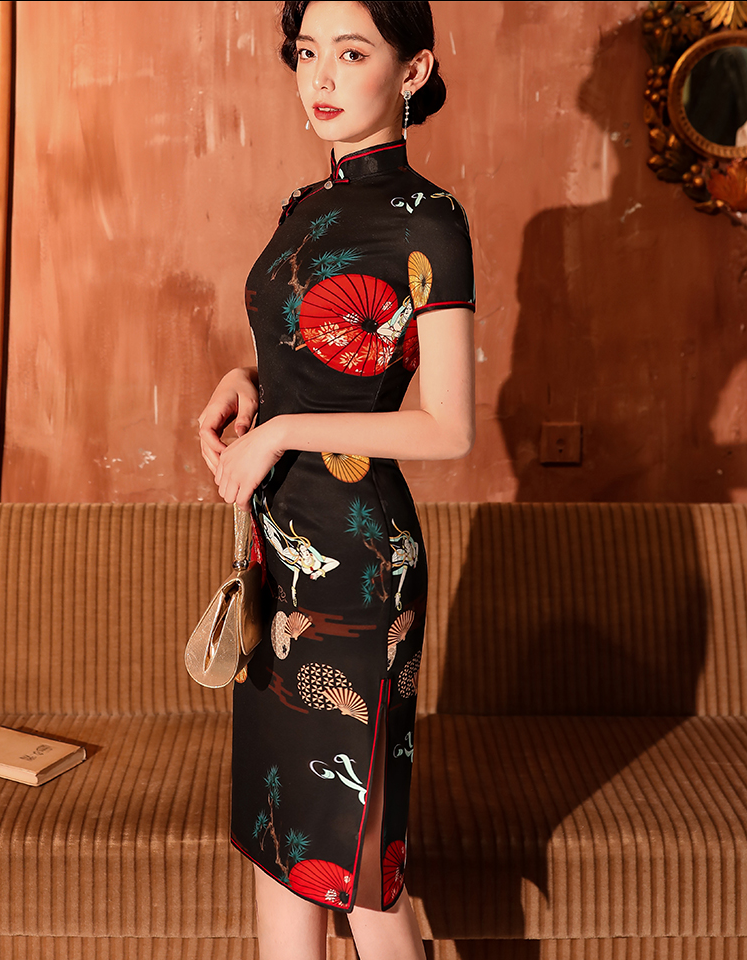 Black knee-length cheongsam dress. modern qipao. Custom dresses. Polyester and cotton blend