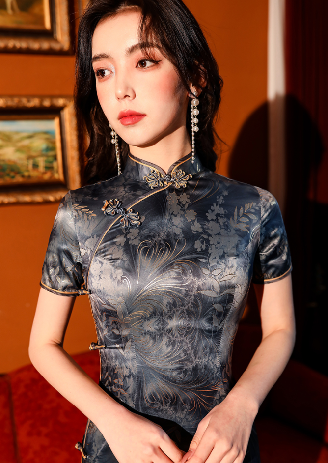 Satin gray cheongsam gown. Plus size qipao. Fully lined. Polyester and silk blend.