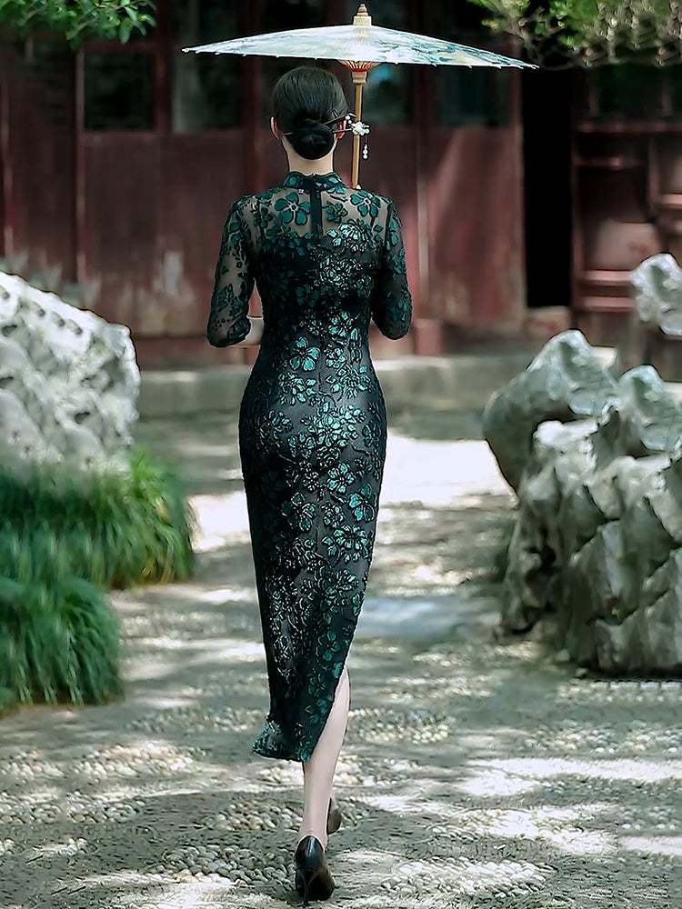Traditional Chinese lace cheongsam. Modern Cheongsam. Elegant evening dress.