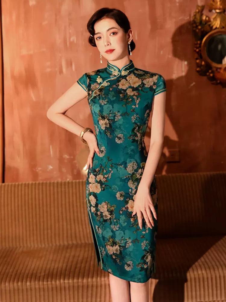 Green knee-length cheongsam dress. Fully lined. Polyester and silk blend.