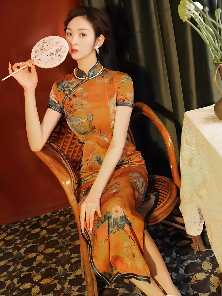 Yellow Chinese short-sleeved cheongsam. Retro cheongsam.