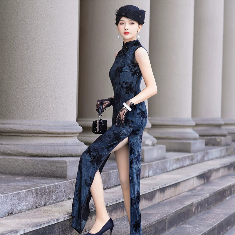 Blue sleeveless modern qipao gown