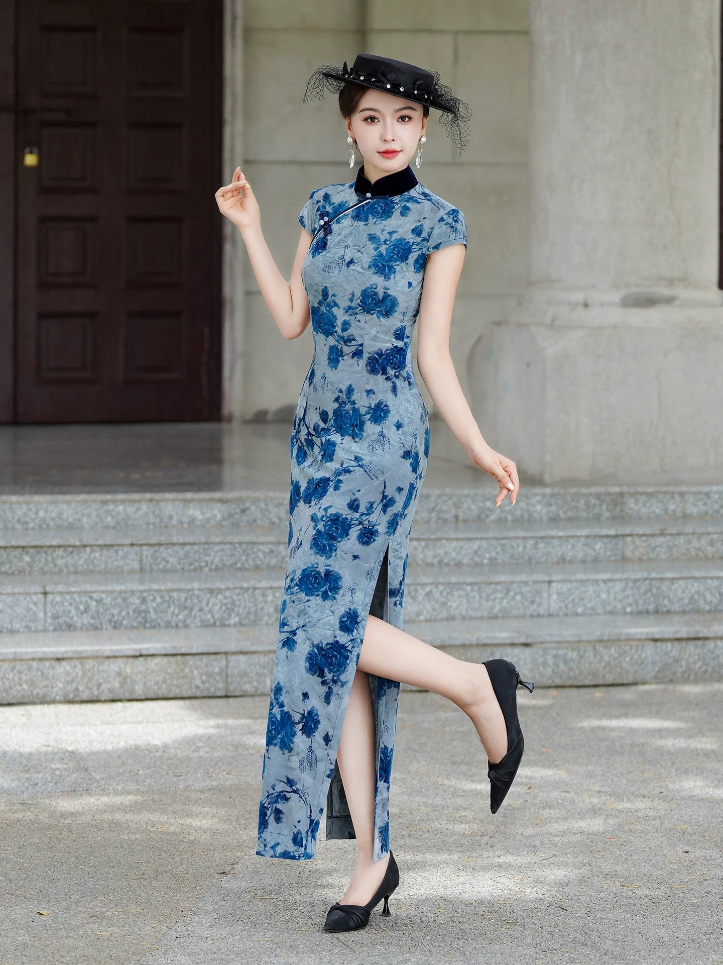Red sleeveless modern qipao gown