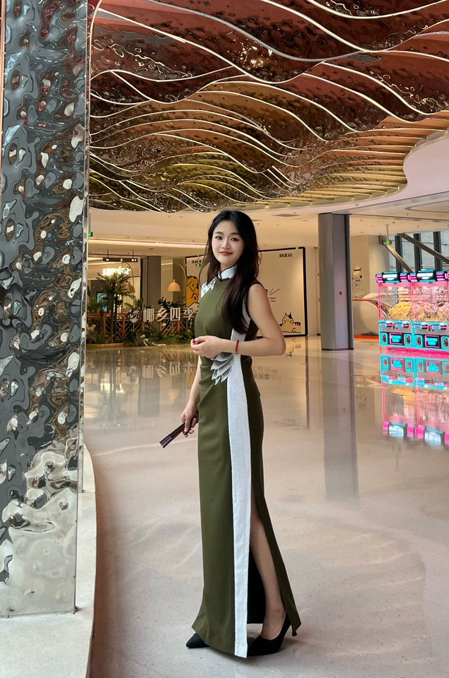 Green sleeveless modern qipao