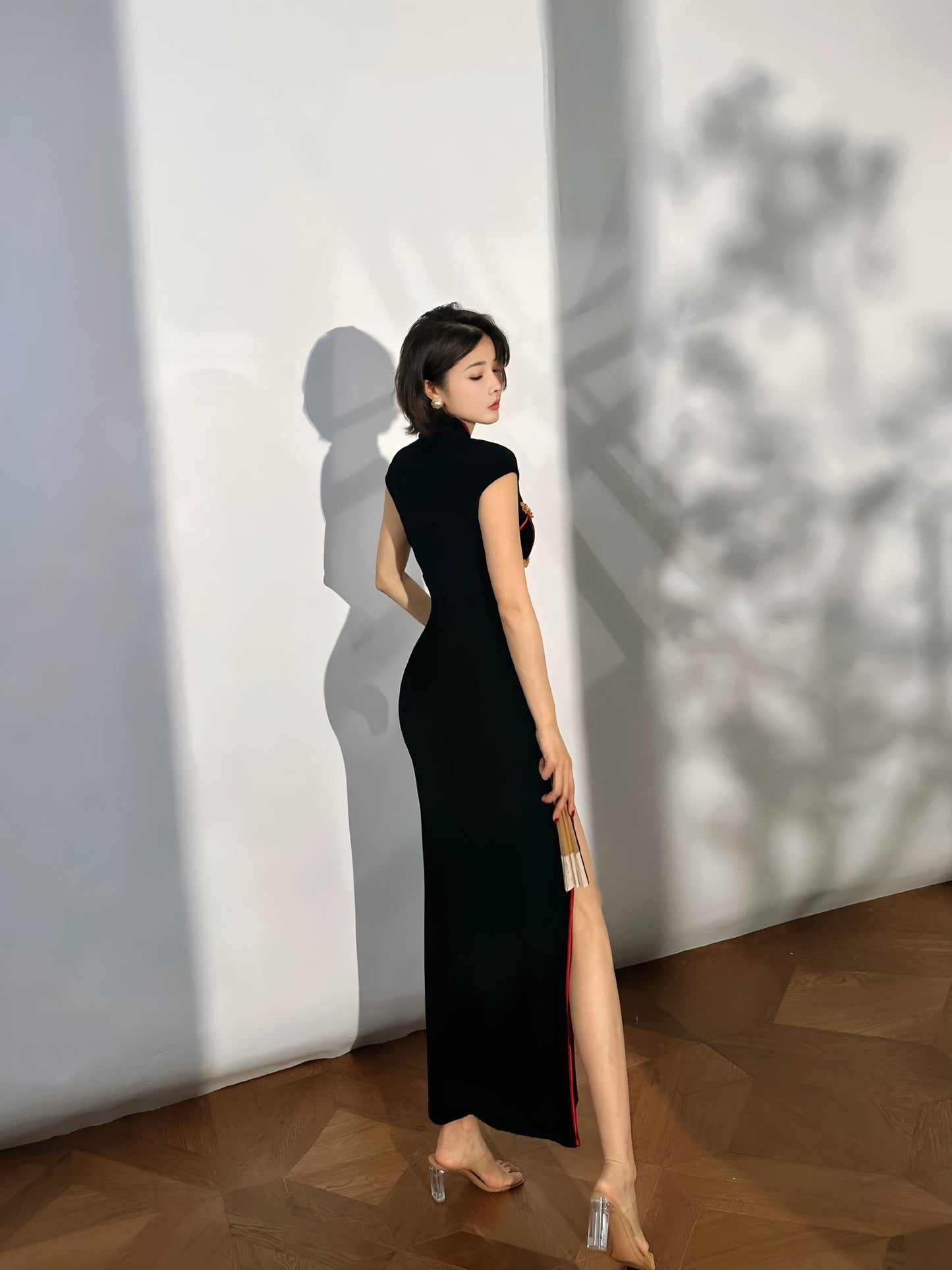 Black tight-fitting retro cheongsam