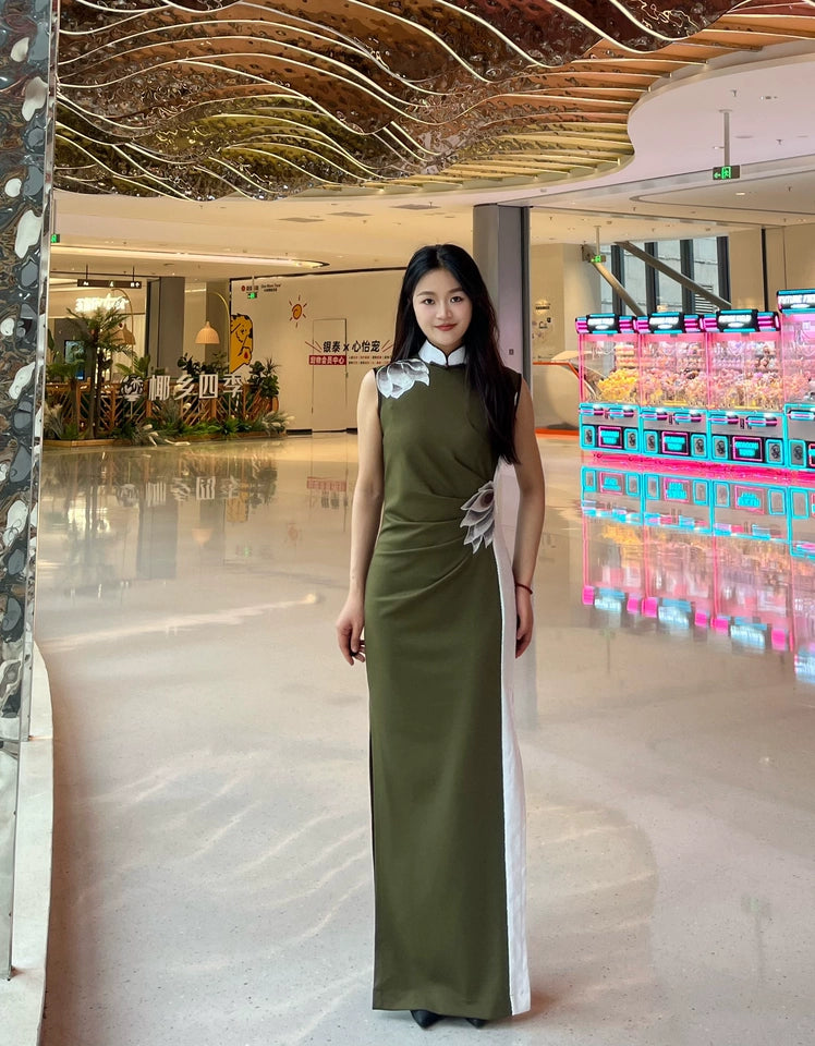 Green sleeveless modern qipao