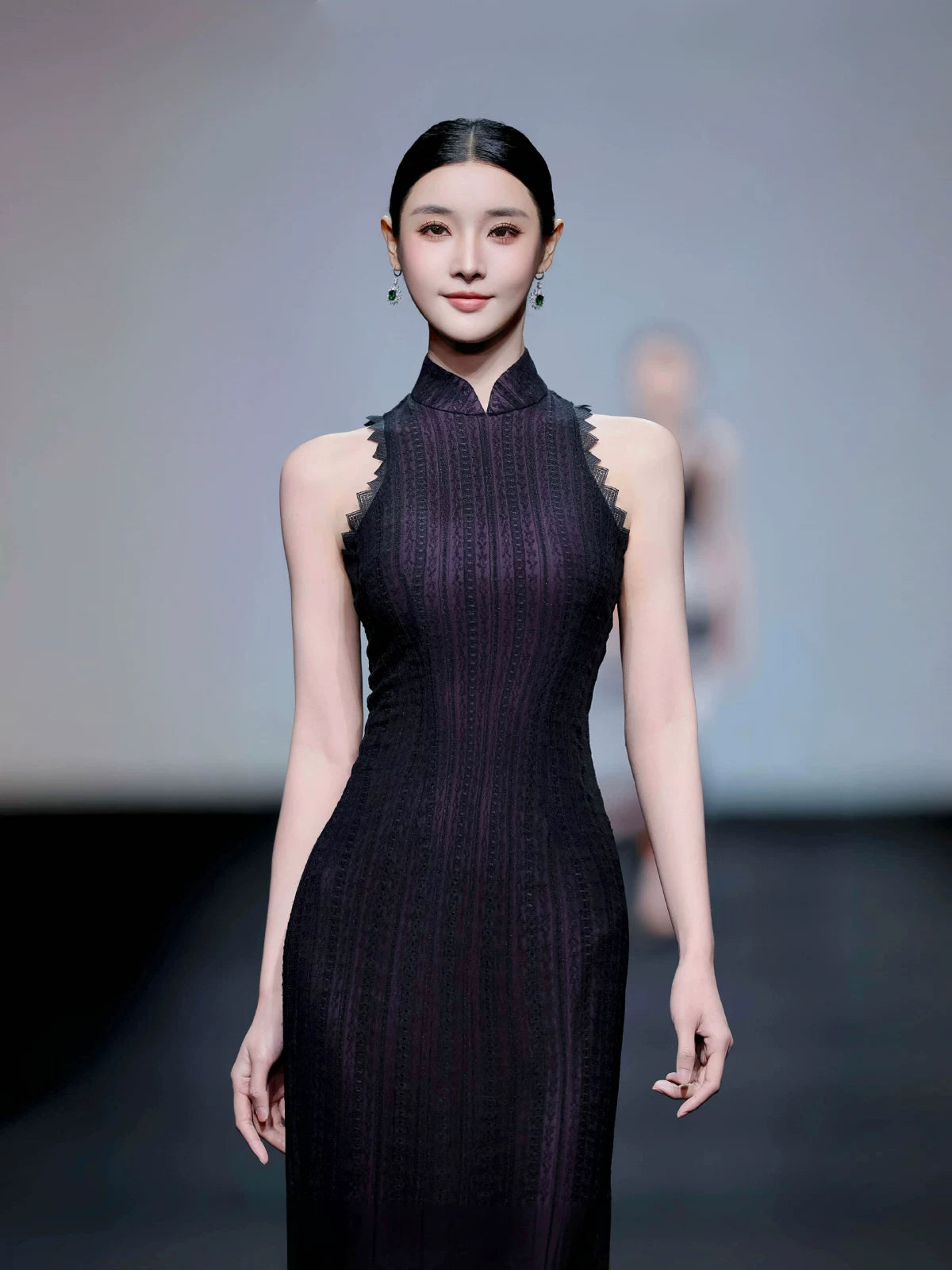 Brown sleeveless modern qipao