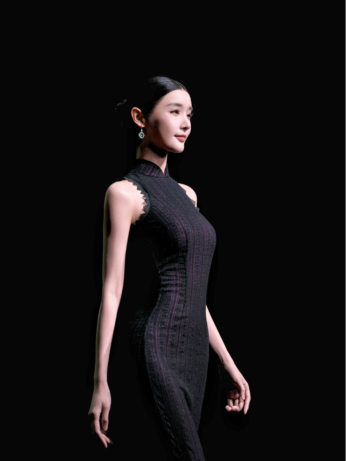 Brown sleeveless modern qipao