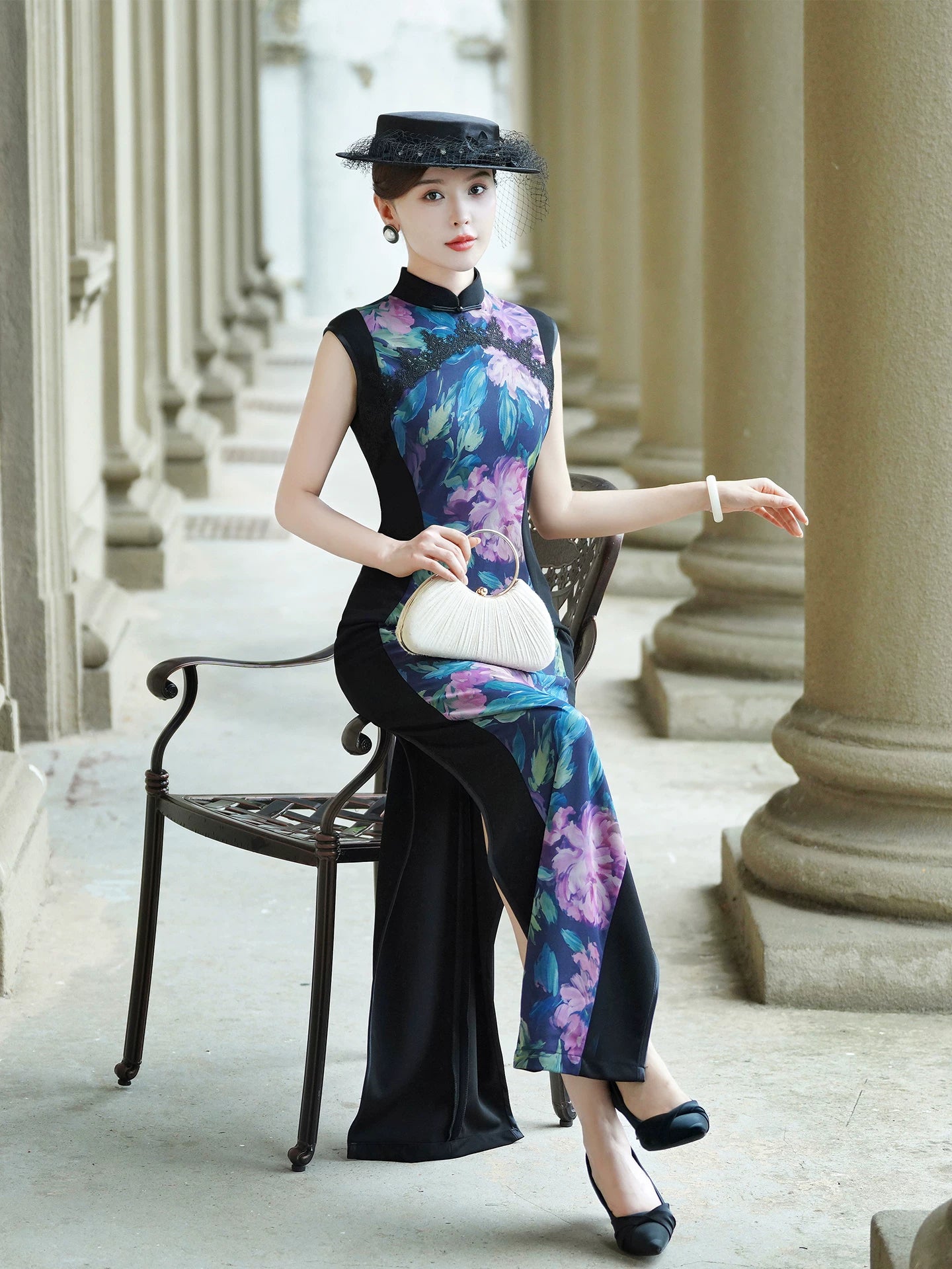 Colorful sleeveless modern qipao gown
