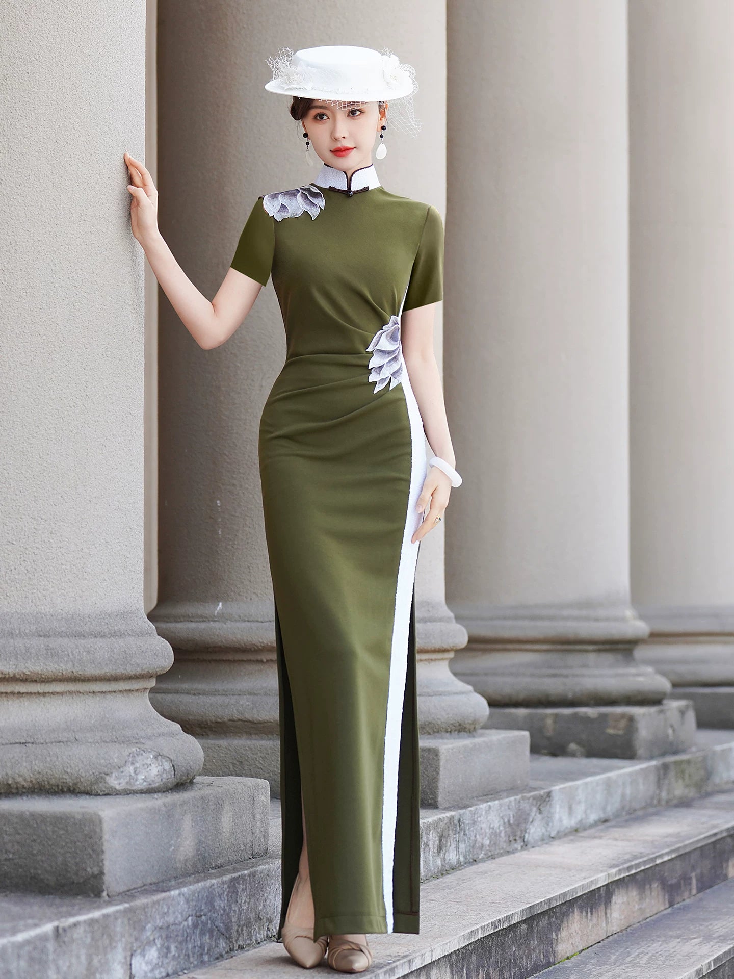 Green sleeveless modern qipao