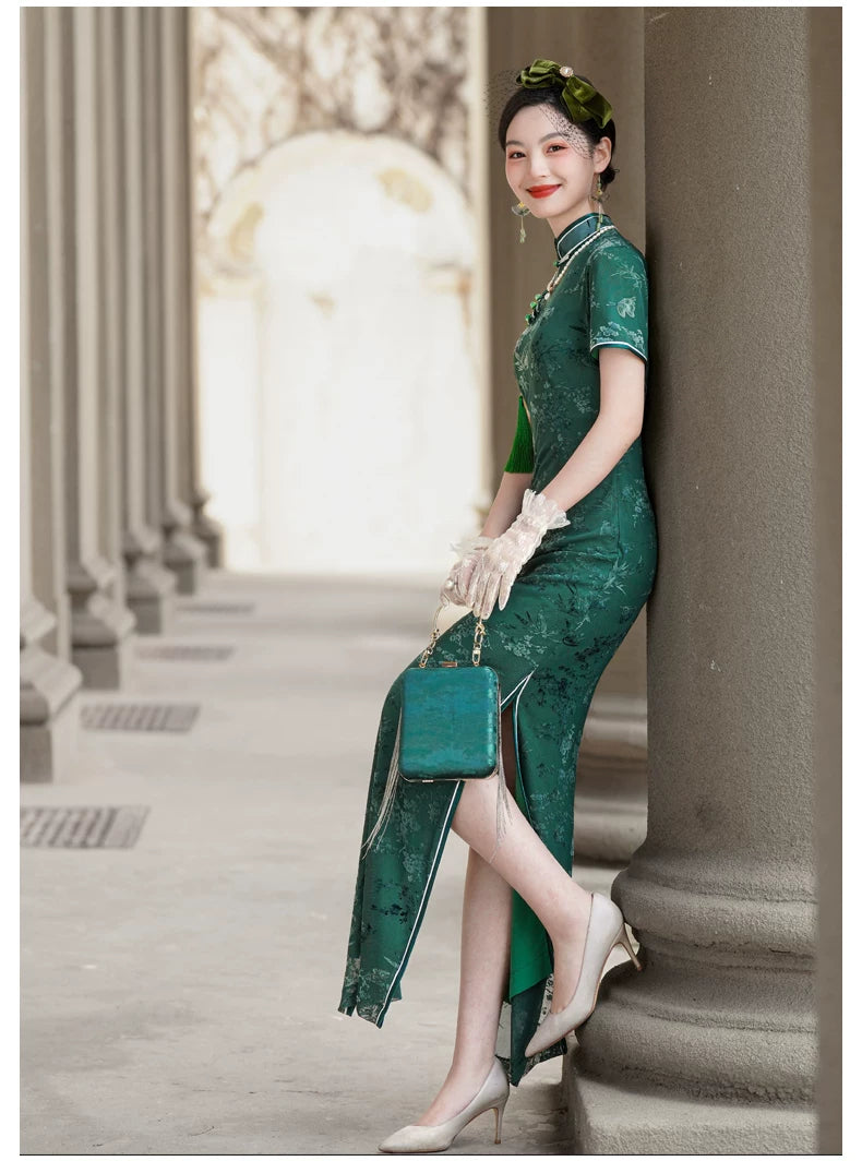 Short-sleeved green modern qipao gown