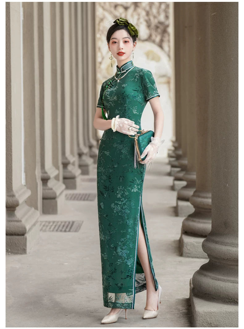 Short-sleeved green modern qipao gown