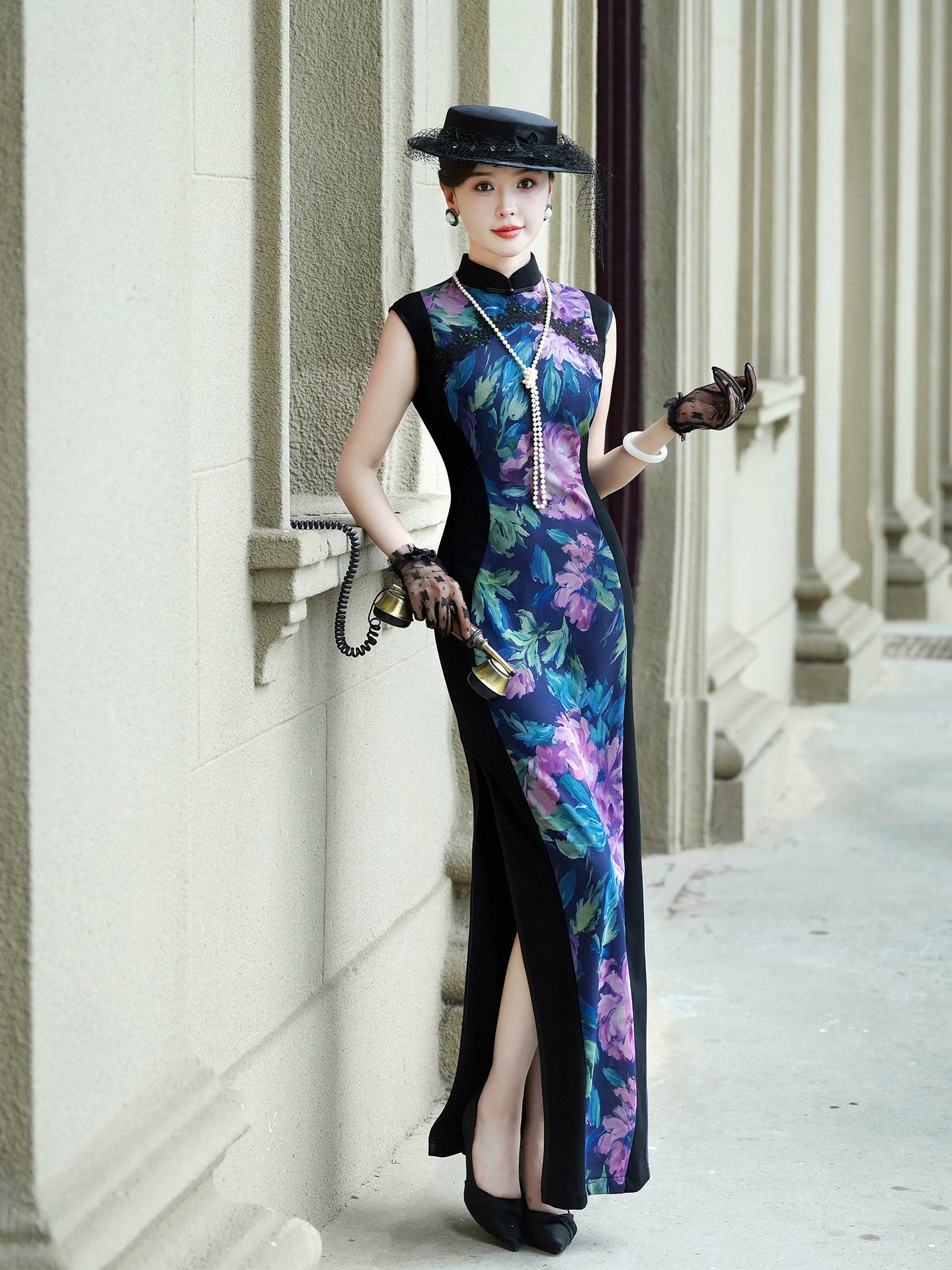 Colorful sleeveless modern qipao gown