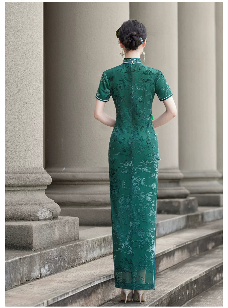 Short-sleeved green modern qipao gown
