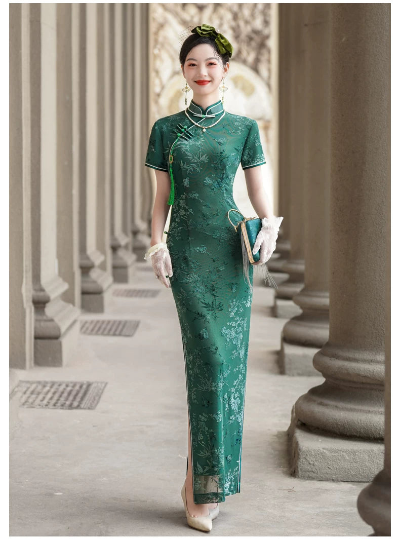 Short-sleeved green modern qipao gown