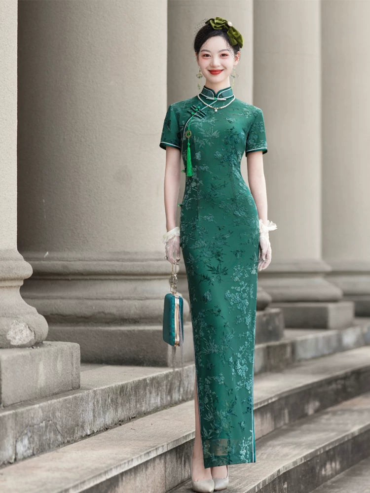 Short-sleeved green modern qipao gown