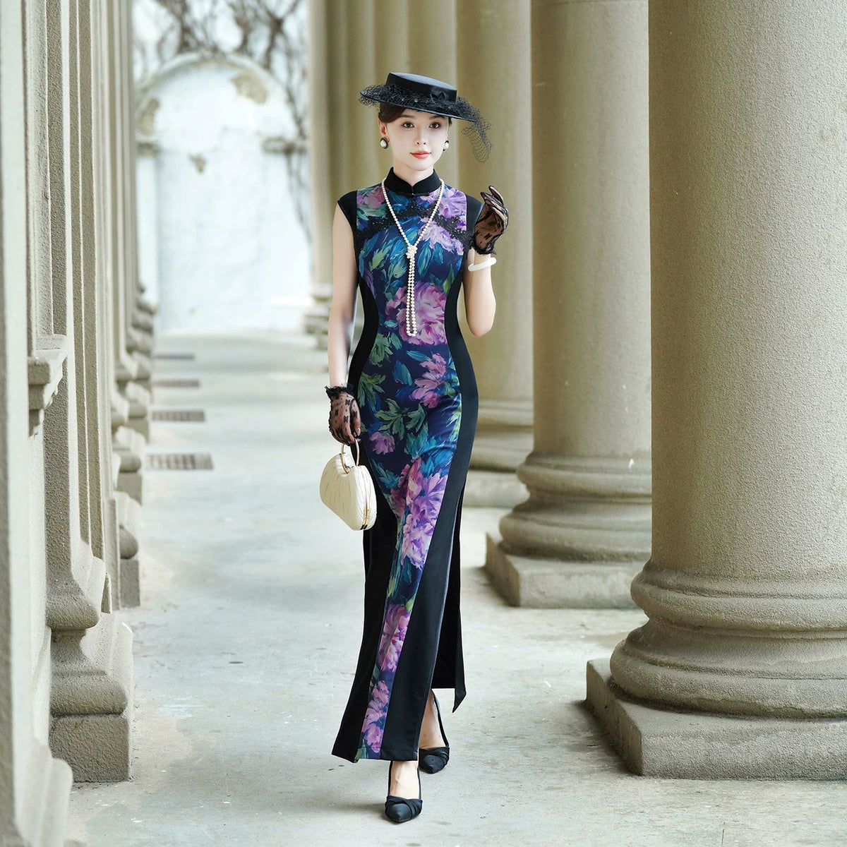 Colorful sleeveless modern qipao gown