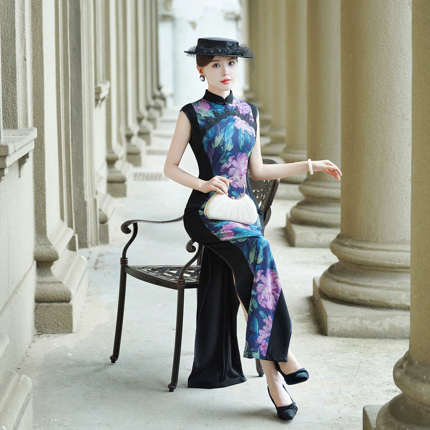 Colorful sleeveless modern qipao gown