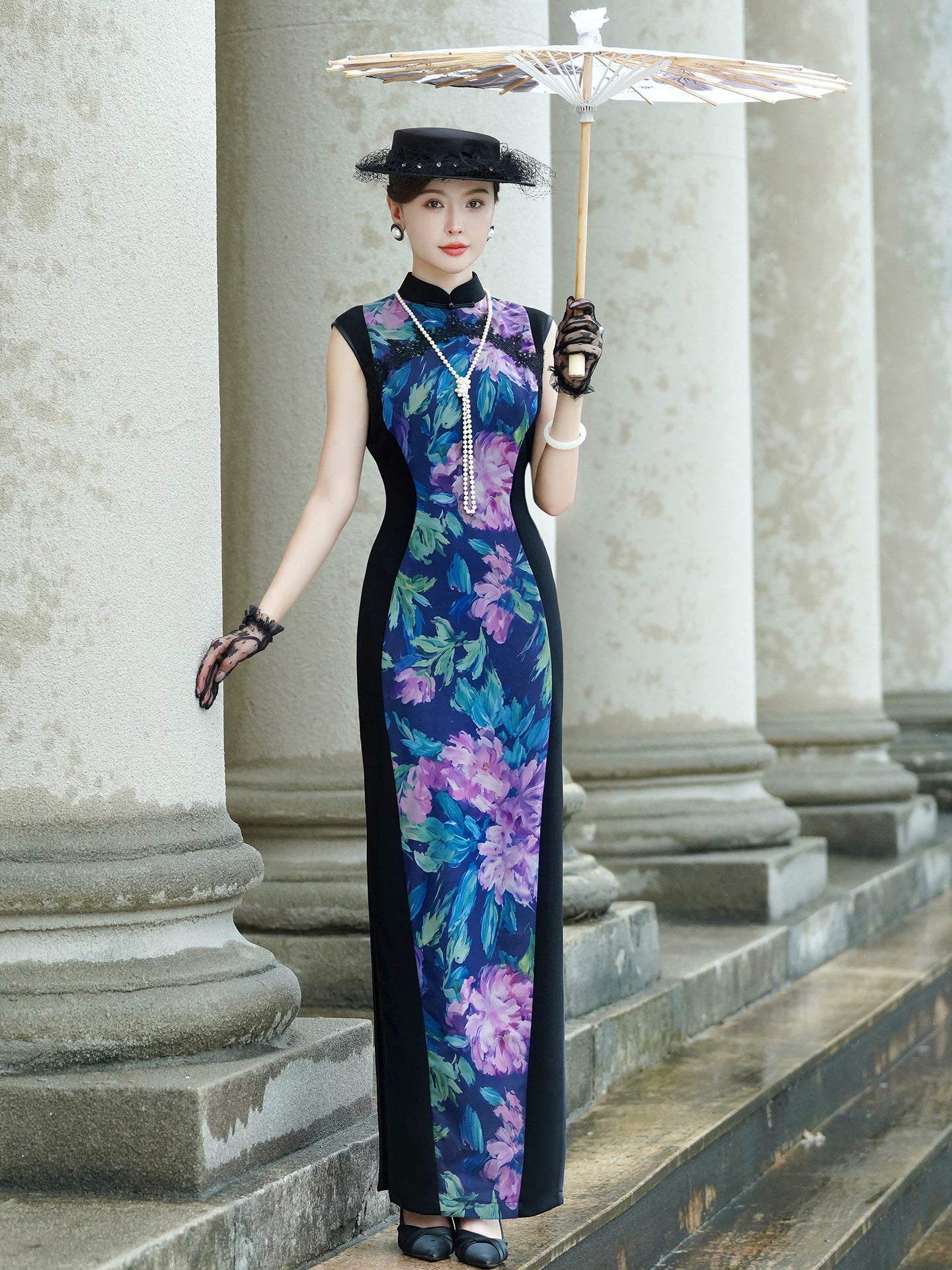 Colorful sleeveless modern qipao gown