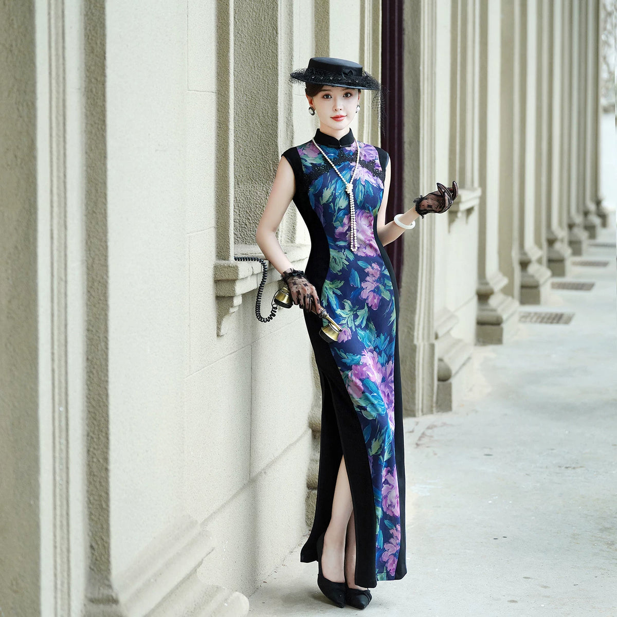 Colorful sleeveless modern qipao gown