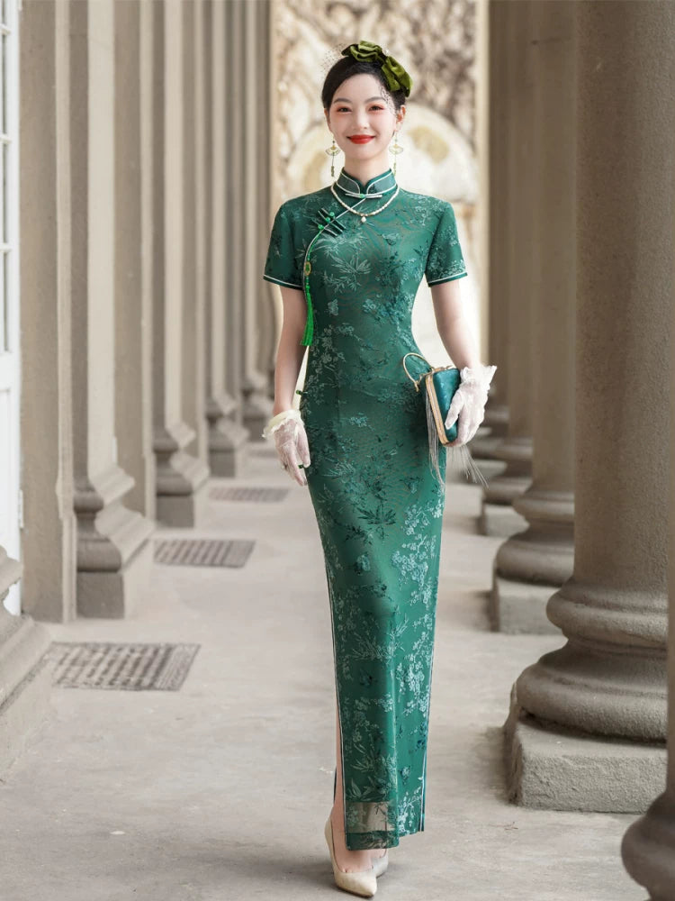 Short-sleeved green modern qipao gown