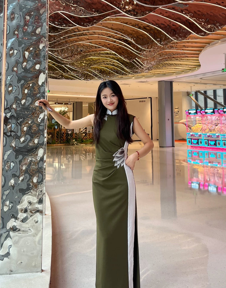 Green sleeveless modern qipao