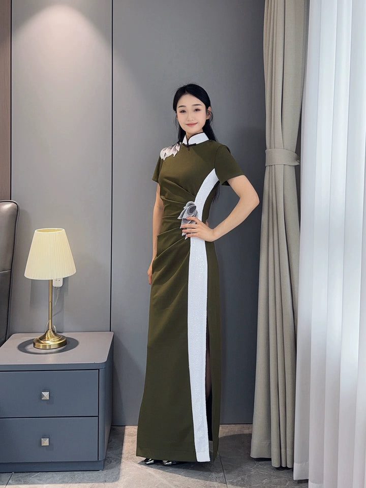 Green sleeveless modern qipao