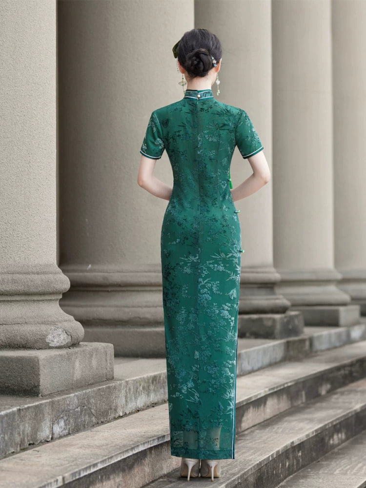 Short-sleeved green modern qipao gown