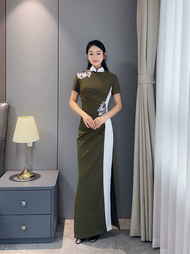 Green sleeveless modern qipao