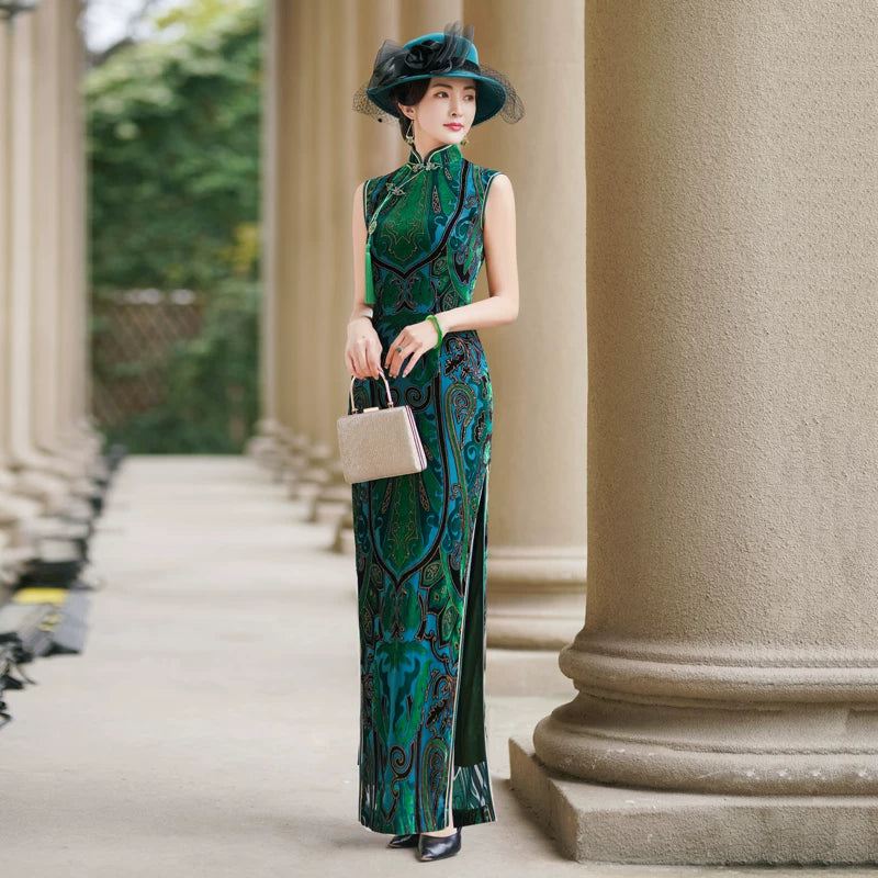 Green sleeveless modern qipao gown