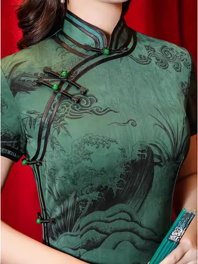 Elegant Chinese vintage cheongsam. Green qipao dress. Short sleeve dress.