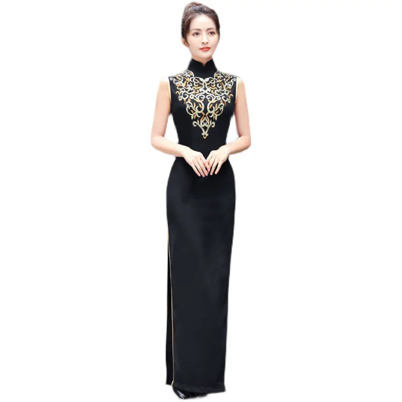 Traditional black sleeveless qipao