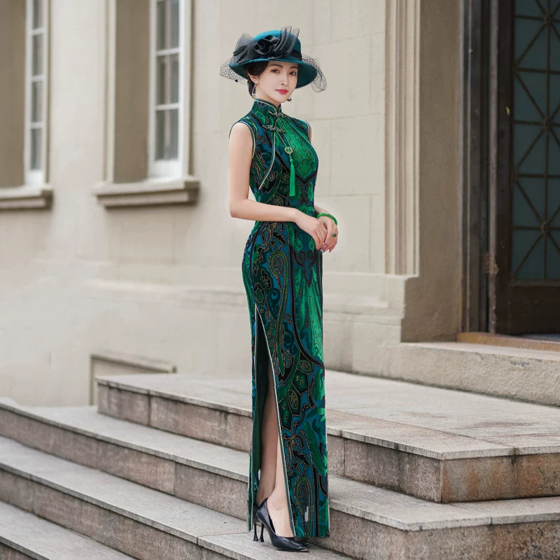 Green sleeveless modern qipao gown