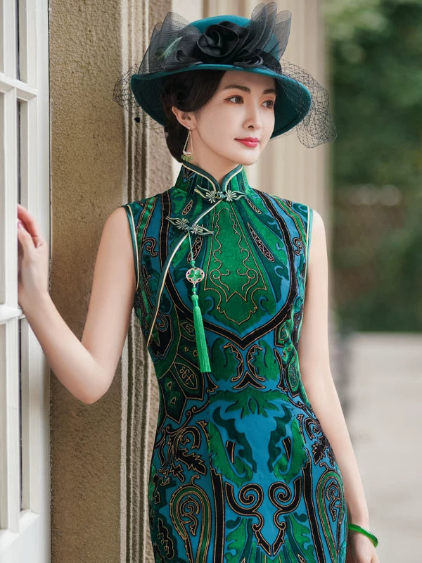 Green sleeveless modern qipao gown