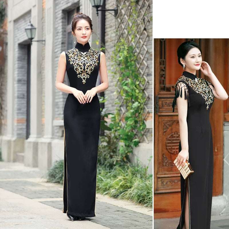 Traditional black sleeveless qipao