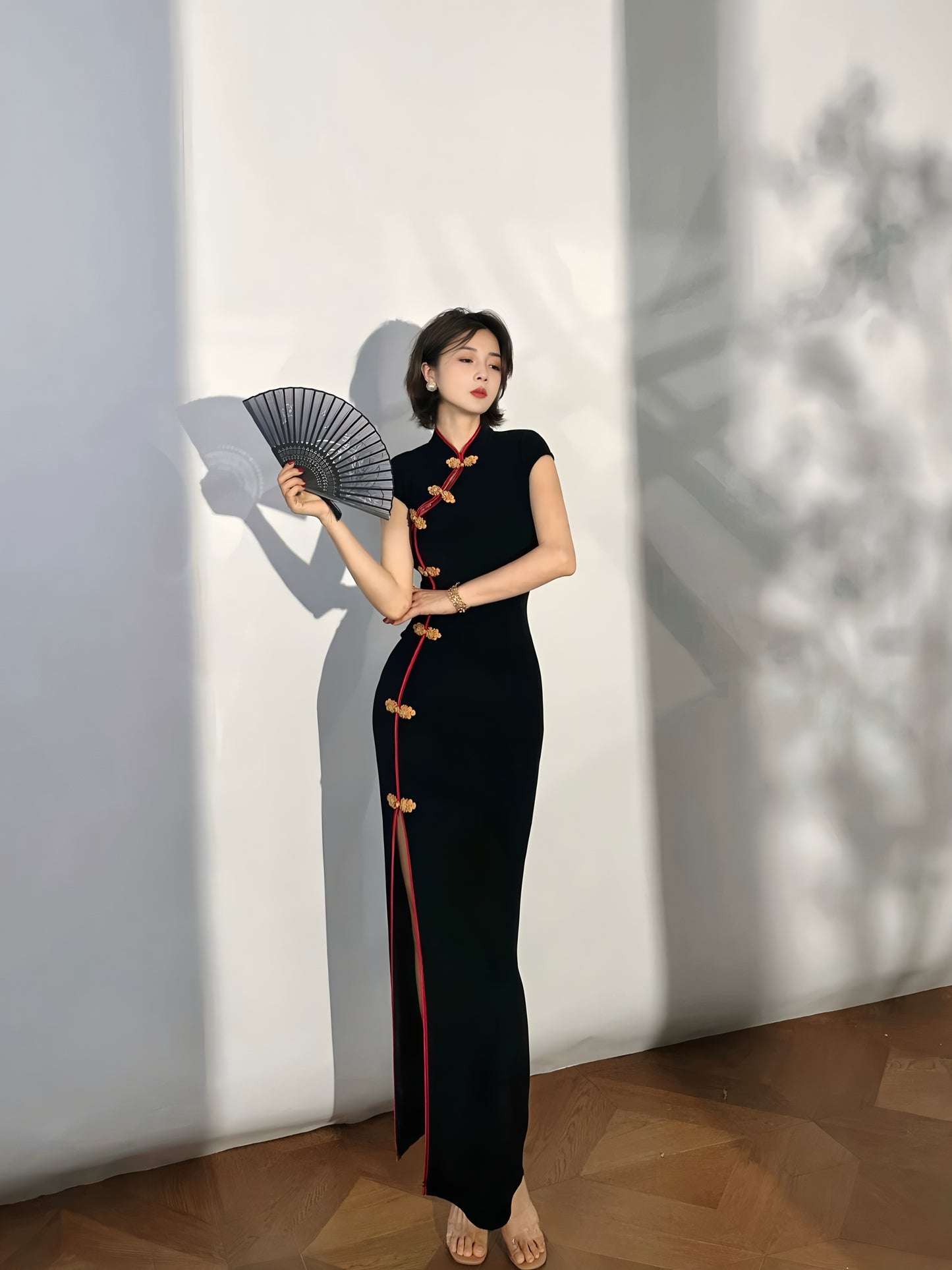 Black tight-fitting retro cheongsam