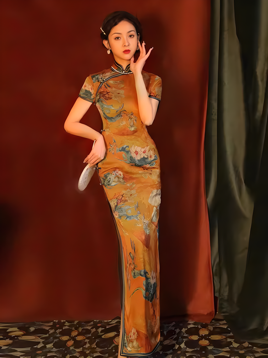Yellow Chinese short-sleeved cheongsam. Retro cheongsam.
