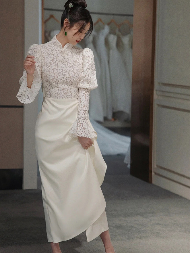 Traditional Chinese white cheongsam wedding dress.