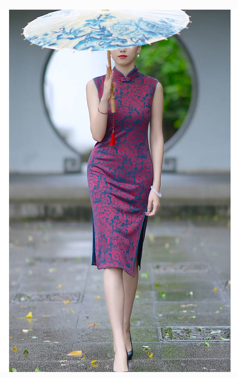 Traditional Chinese cheongsam dress with shawl. Purple velvet Qipao evening gown.